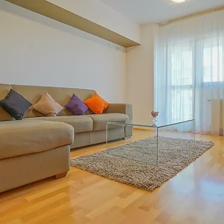 Luxury Accommodation/privilegio Апартаменти *